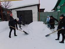 снег